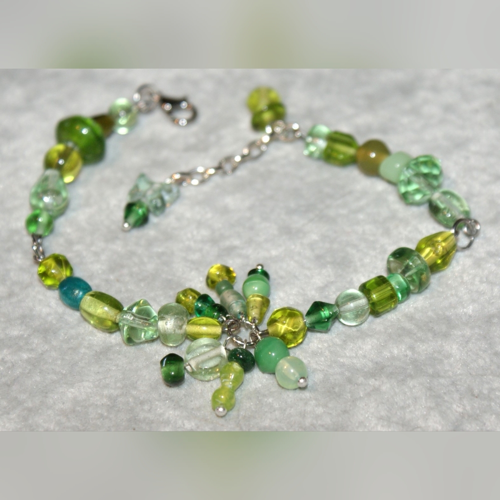 Green glass bracelet with cluster dangle BC-12-006
